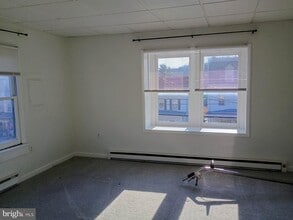 Building Photo - 543 Bridge St