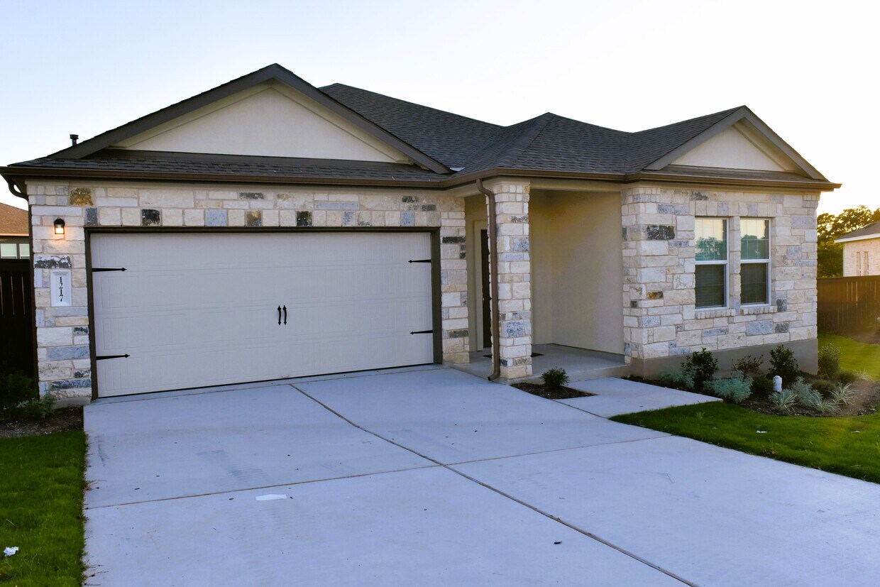Primary Photo - 1217 Toyah Dr