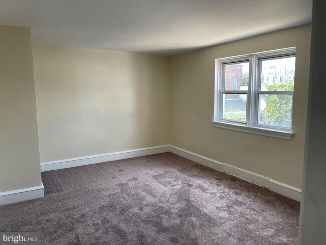 Building Photo - 24 E 4th St