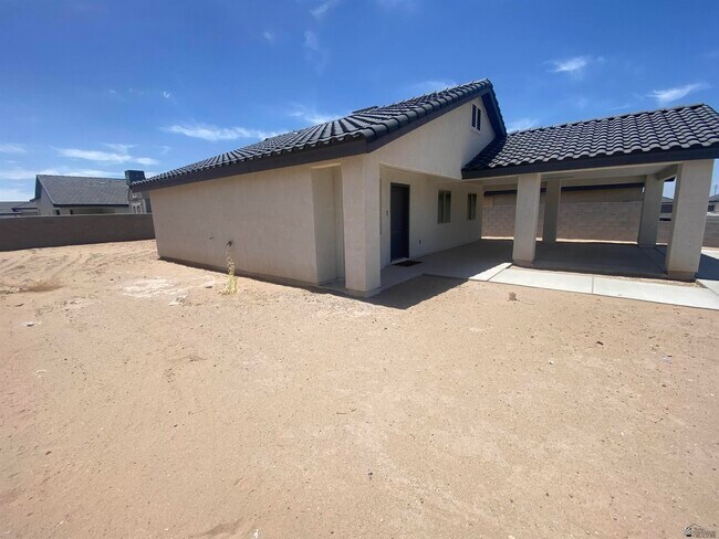 Foto del edificio - 4655 E Los Olivos Dr