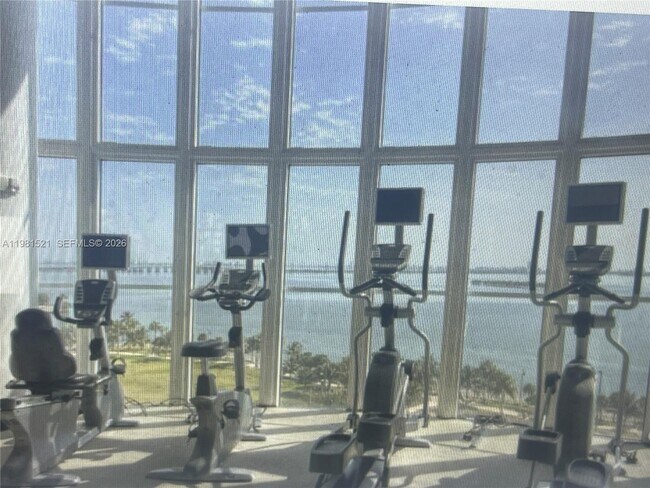 Building Photo - 1800 N Bayshore Dr