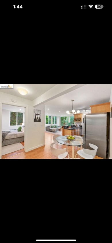 Primary Photo - 2201 Virginia St