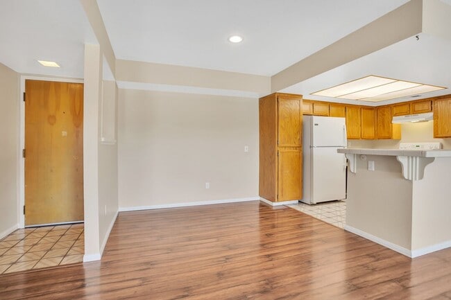 Building Photo - Sunny, spacious condo close to SDSU, shops...