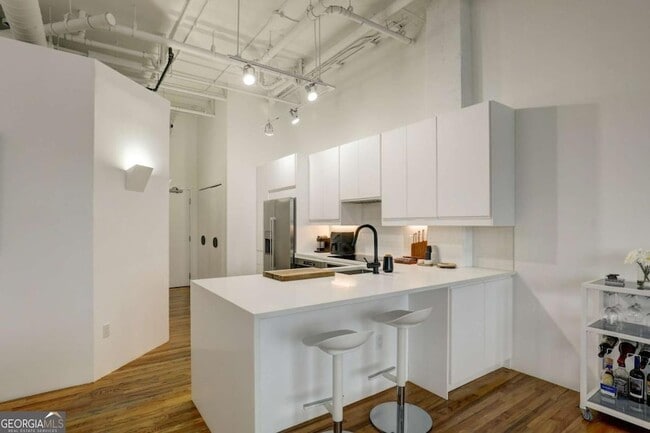 Building Photo - 3235 Roswell Rd NE