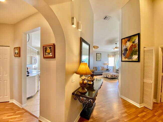Building Photo - 6295 Wilshire Pines Cir