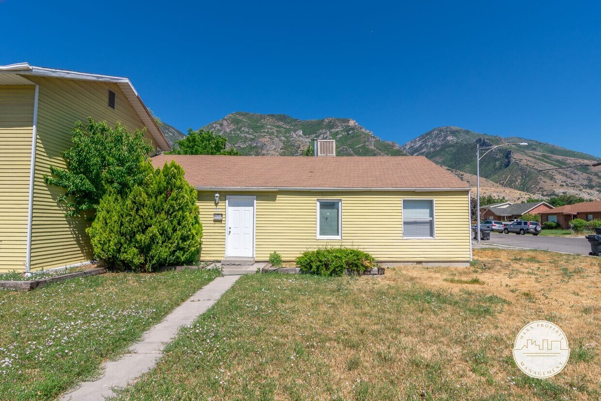 Primary Photo - Beautiful 3 Bed 1 Bath Duplex in Provo! Co...
