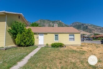 Building Photo - 160 900 E