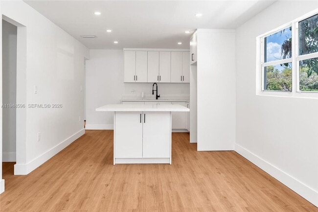 Building Photo - 1046 Jann Ave