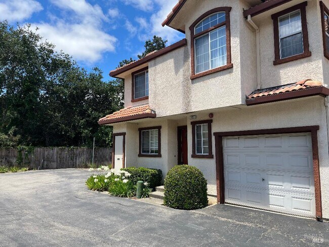 Building Photo - 12 Monterey Ct