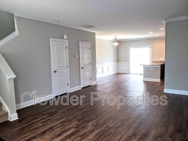 Building Photo - 363 Halton Crossing Dr SW