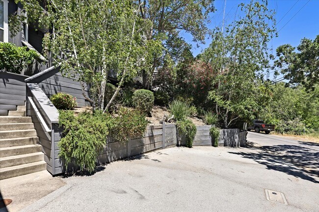 Foto del edificio - 2448 Park Rd