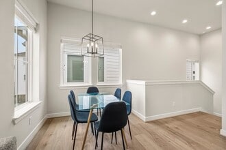 Building Photo - 726 Carriage Knls Dr