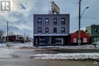 Building Photo - 342 Barton St E