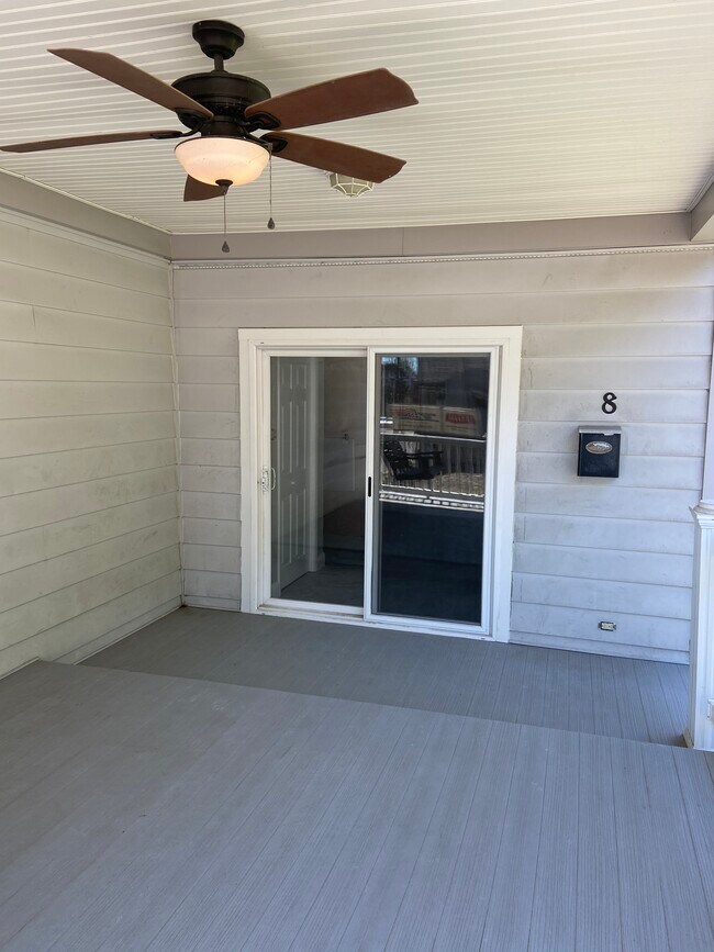 Foto del edificio - 8 National Rd