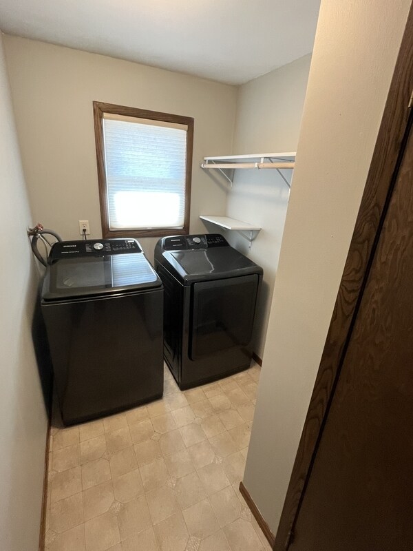 Foto del edificio - 327 Birch Ln