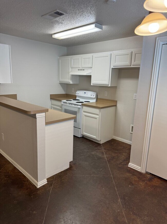 Foto del edificio - 523 Oakwood Ln