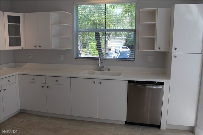 Building Photo - 3 br, 3 bath House - West Lake Village