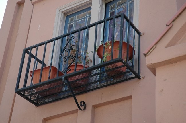 Foto del edificio - 3740 Maple Ave