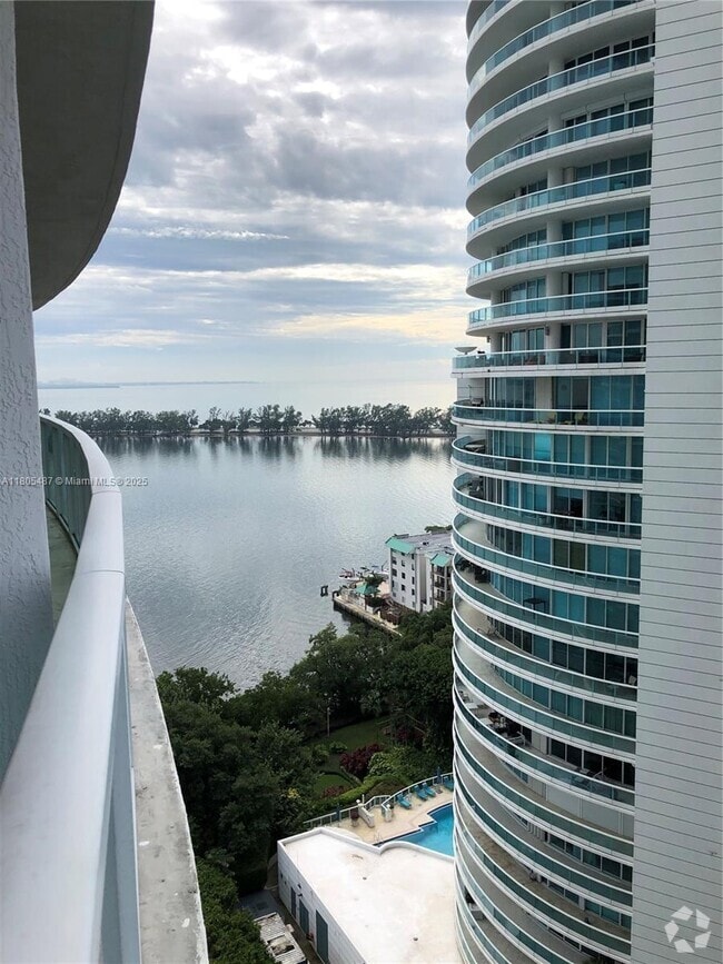 Building Photo - 2101 Brickell Ave