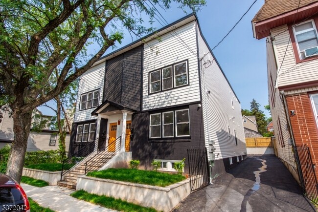 Building Photo - 62 Grace St