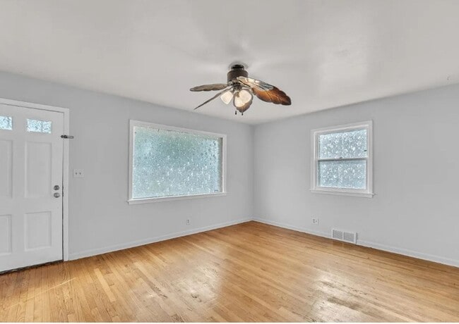 Foto del edificio - Charming Move-In Ready Home in a Quiet Milwaukee Neighborhood