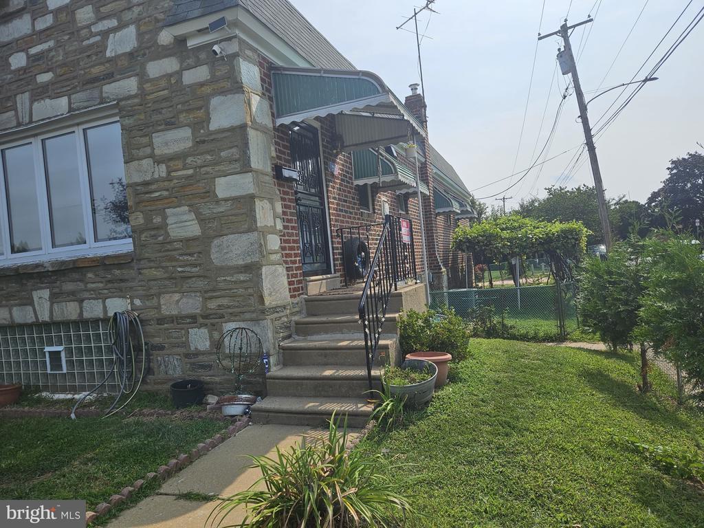 Primary Photo - 7601 Leonard St