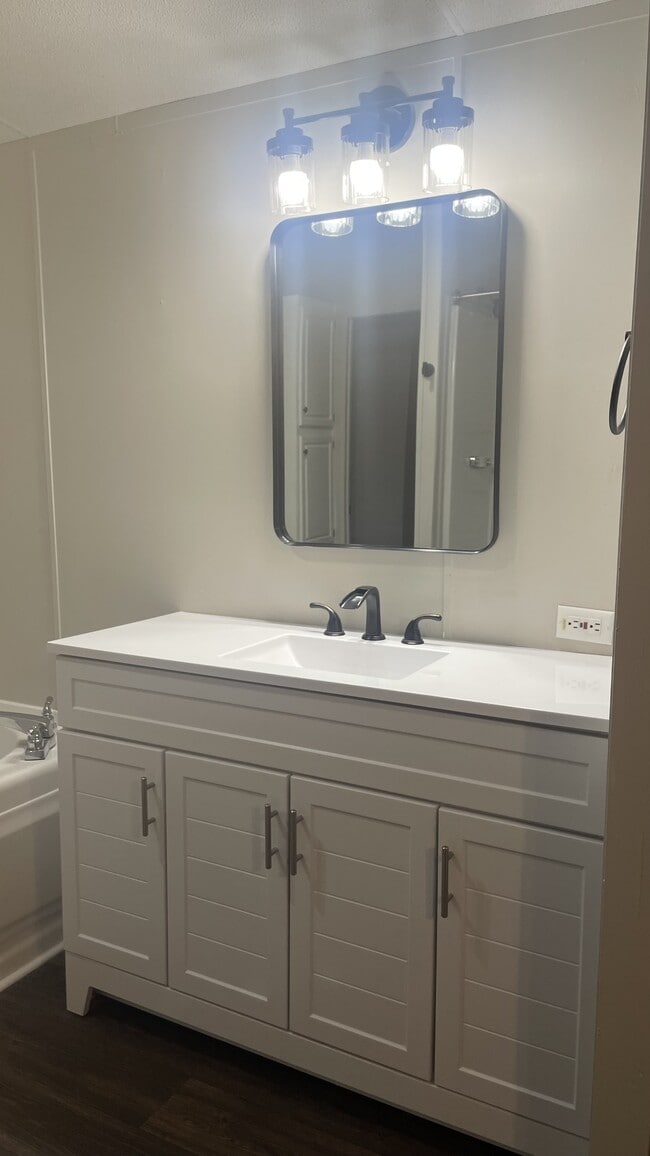 Foto del edificio - 1518 Lee County Rd 270