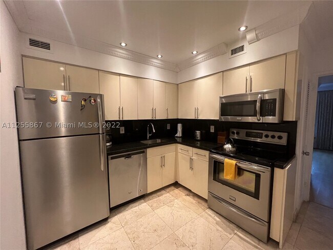 Foto del edificio - 5161 Collins Ave