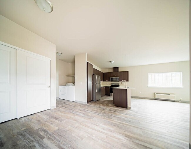 Interior Photo - 169-Franklin Commons