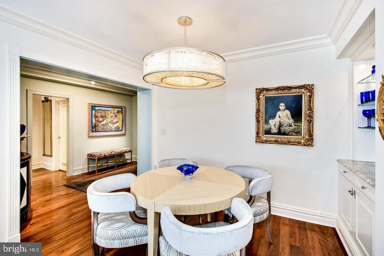Primary Photo - 220 W Rittenhouse Square