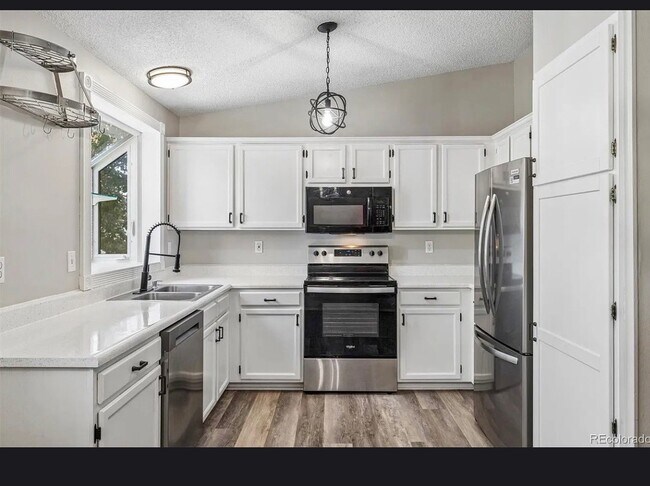 Foto del edificio - 17611 Ponderosa Ave
