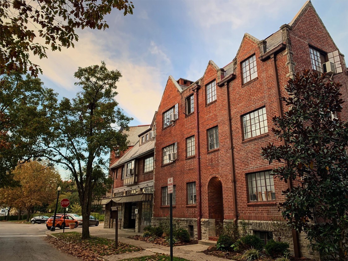 Primary Photo - 3910 Oak St
