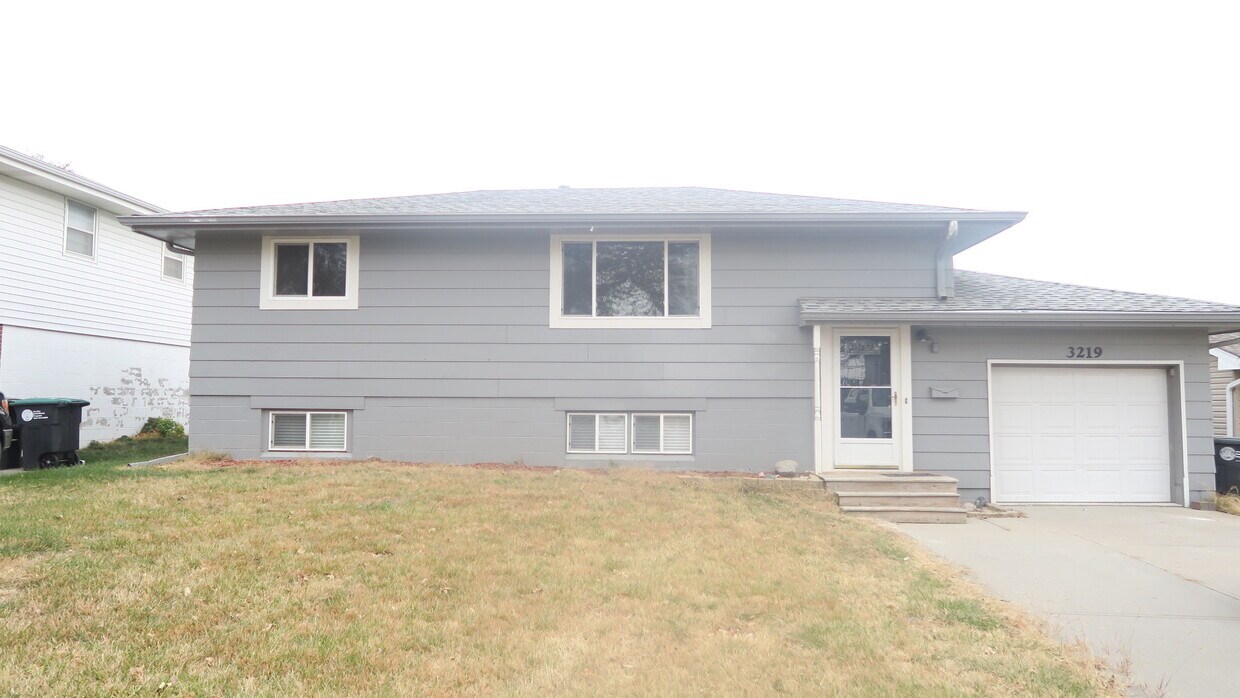 3219 S 138th St, Omaha, NE 68144 House Rental in Omaha, NE