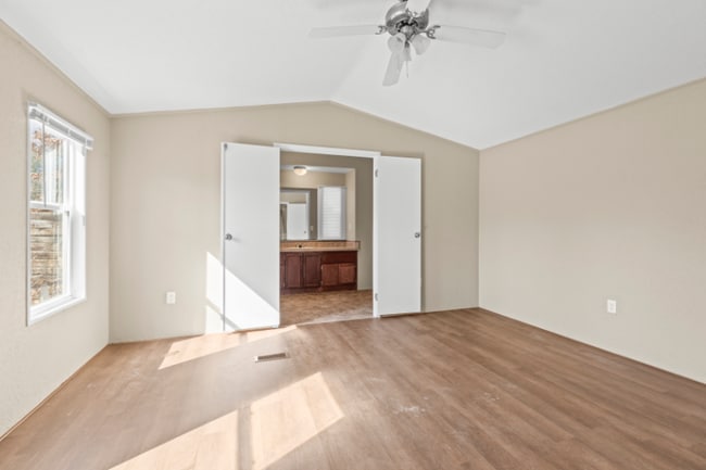 Building Photo - 15807Country Way