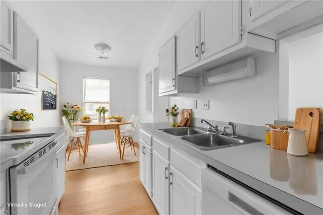 Foto del edificio - 582 Peregrine St