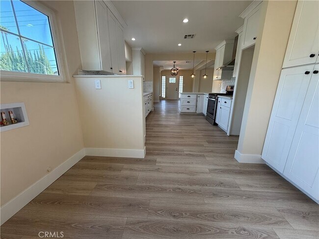 Building Photo - 1633 Kwis Ave