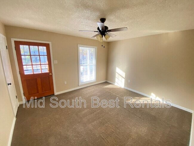 Foto del edificio - 5258 Broken Oak Dr