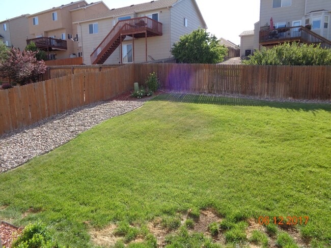Building Photo - Super location close to shopping, schools,...