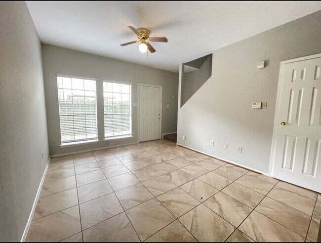 Foto del edificio - 8719 Village of Fondren Dr