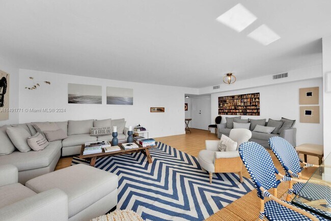 Building Photo - 607 Ocean Dr