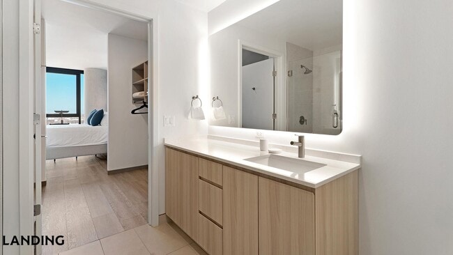 Building Photo - 513 S Damen Ave