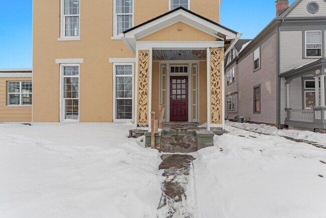 Foto del edificio - 621 E Main St