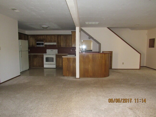 Building Photo - PET'S NEGOTIABLE WITH HOMEOWNER APPROVAL!!