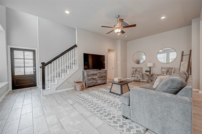 Foto del edificio - 228 N Spotted Fern Dr