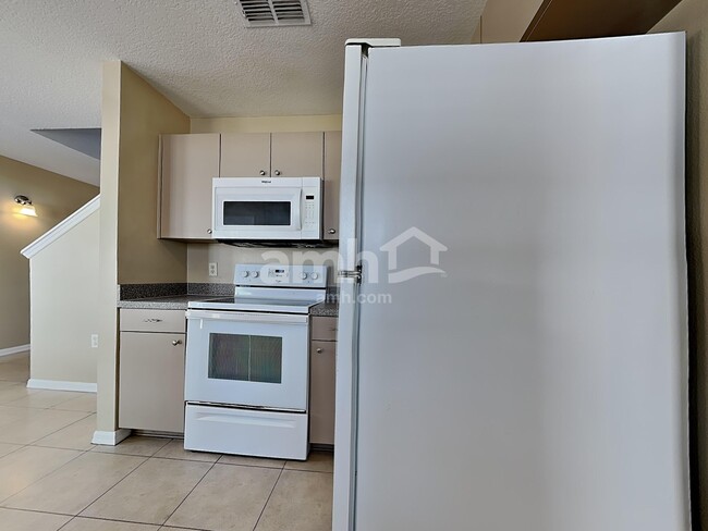 Building Photo - 10332 Summerview Cir