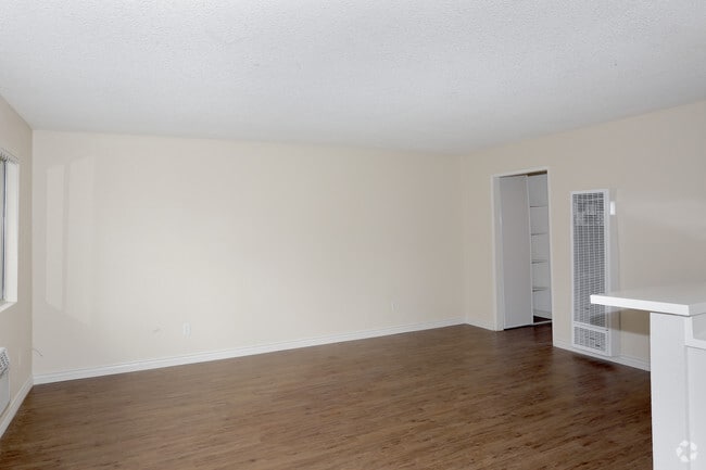 1HAB, 1BA - 672 ft² - Los Arcos Apartments