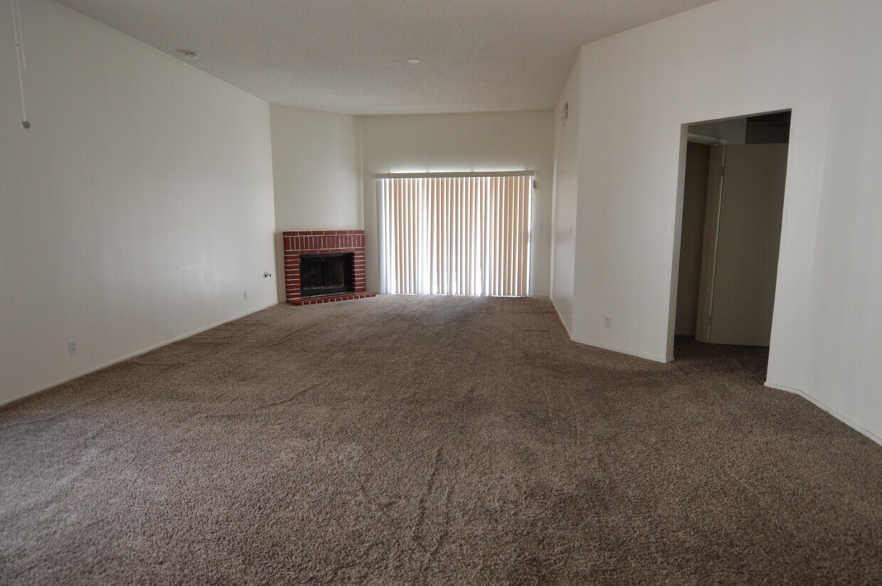 Foto del edificio - 3144 Mediterranean Dr