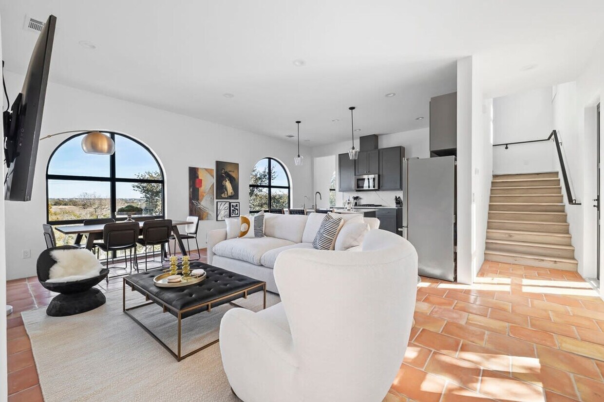 Foto principal - 2701 Bumble Bee Dr