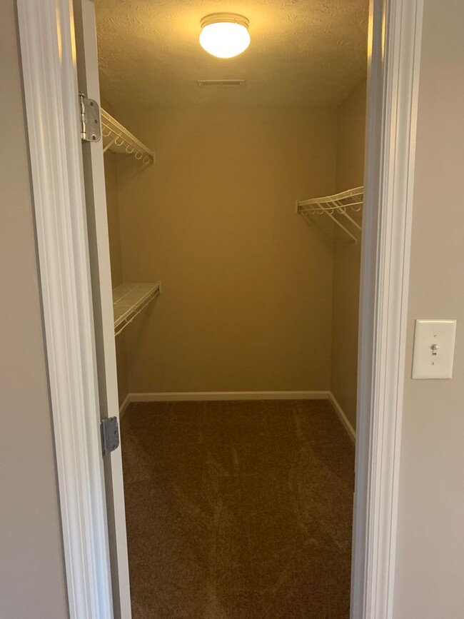 Building Photo - 6216 Castlebrooke Ln