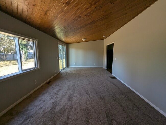 Building Photo - 114 Maple Manor Dr